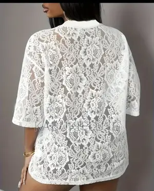 Ladies White Lace v-Neck Oversized Fashion Top