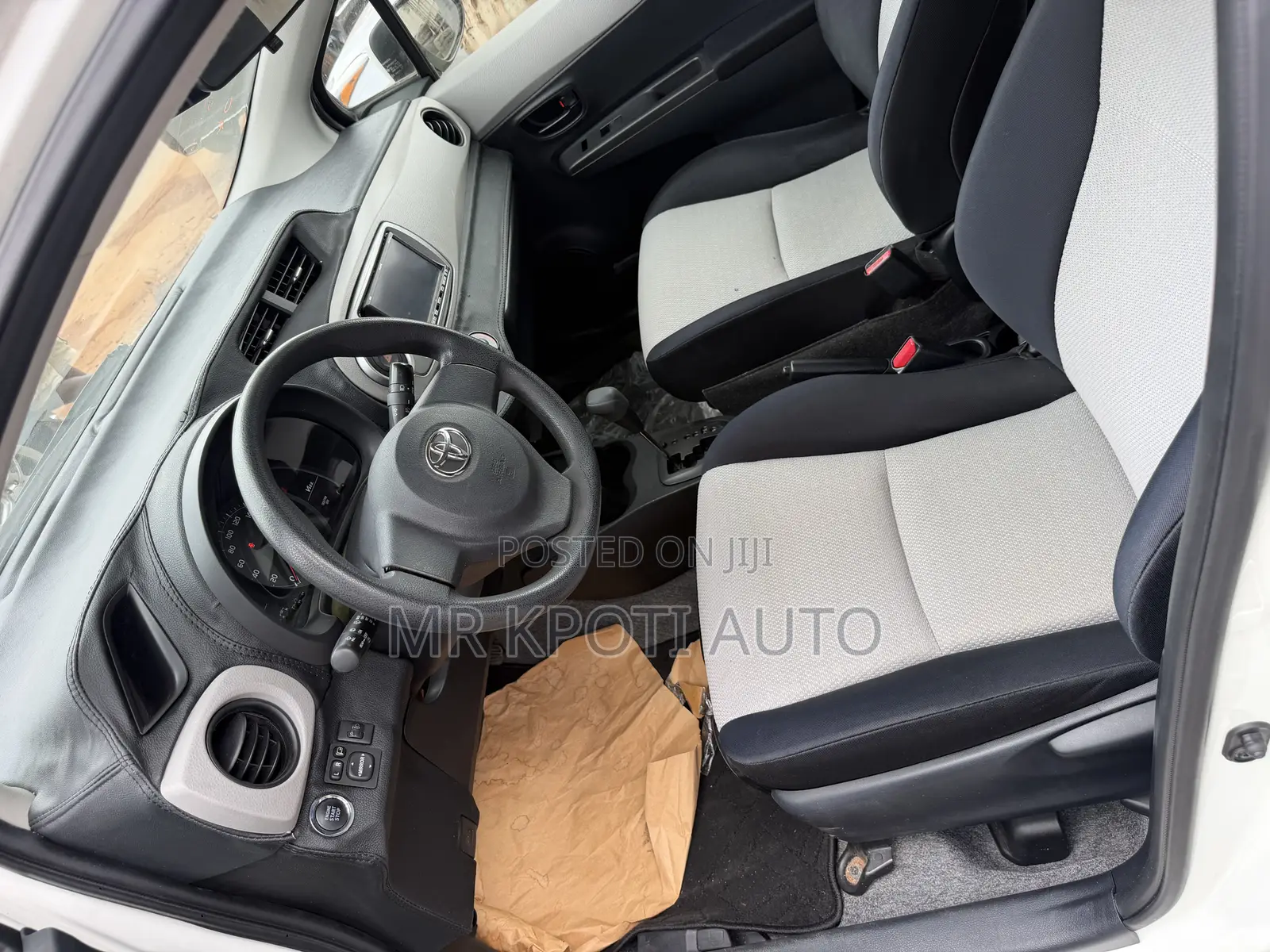 Toyota Vitz 2012 White