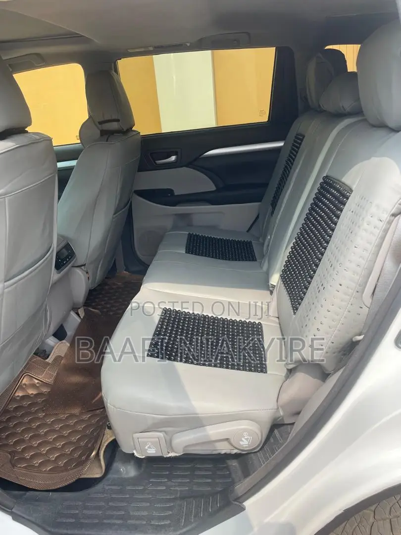 Toyota Highlander XLE V6 4x4 (3.5L 6cyl 6A) 2016 White
