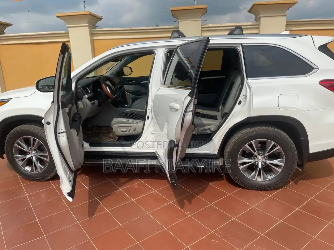 Toyota Highlander XLE V6 4x4 (3.5L 6cyl 6A) 2016 White