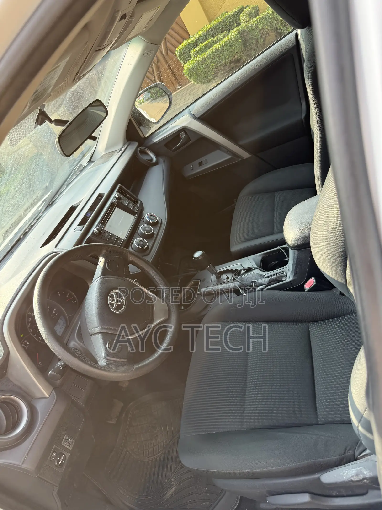 Toyota RAV4 LE Front-wheel Drive (2.5L 4cyl 6A) 2016 White