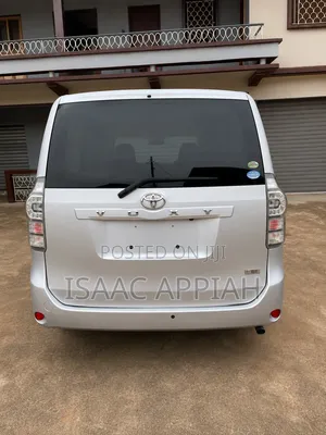 Toyota Voxy 2010 Silver