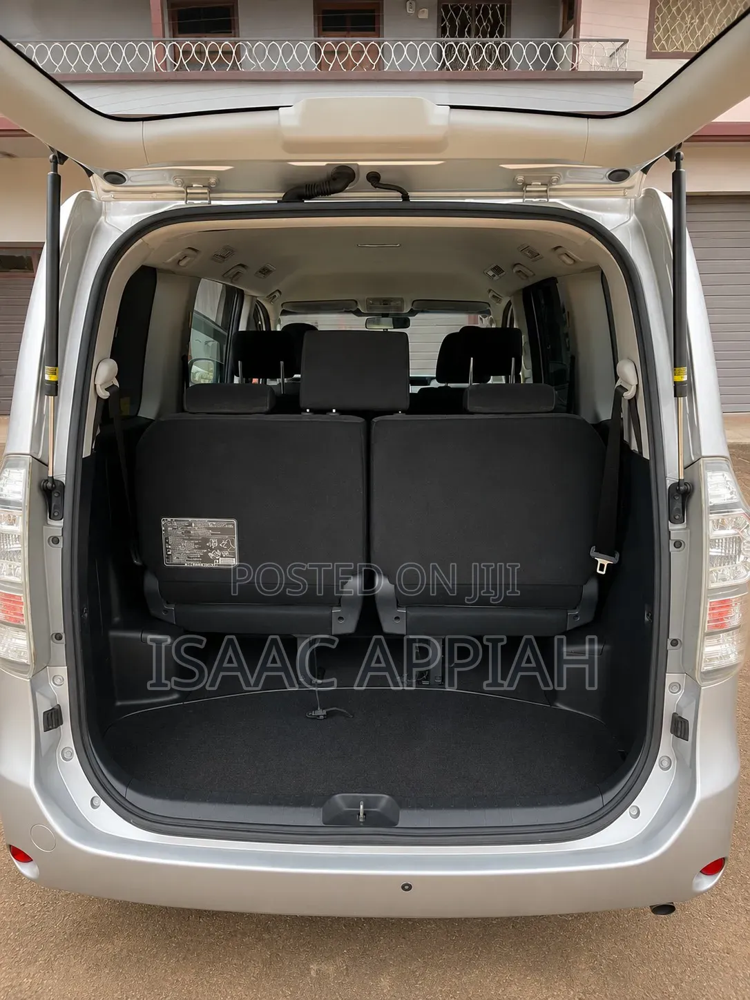 Toyota Voxy 2010 Silver
