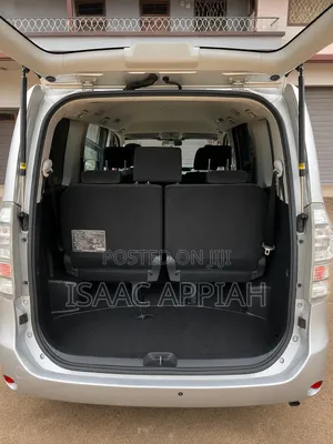 Toyota Voxy 2010 Silver