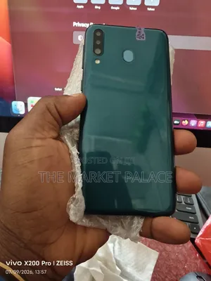 New Samsung Galaxy A40 64 GB Green