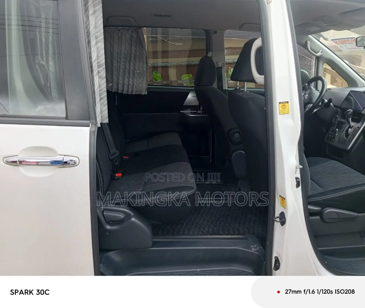 Toyota Voxy X L Edition 2WD 7-Seater 2013 White