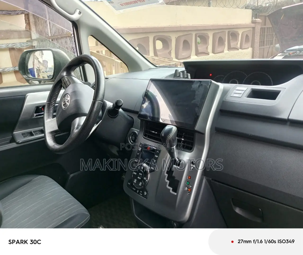 Toyota Voxy X L Edition 2WD 7-Seater 2013 White