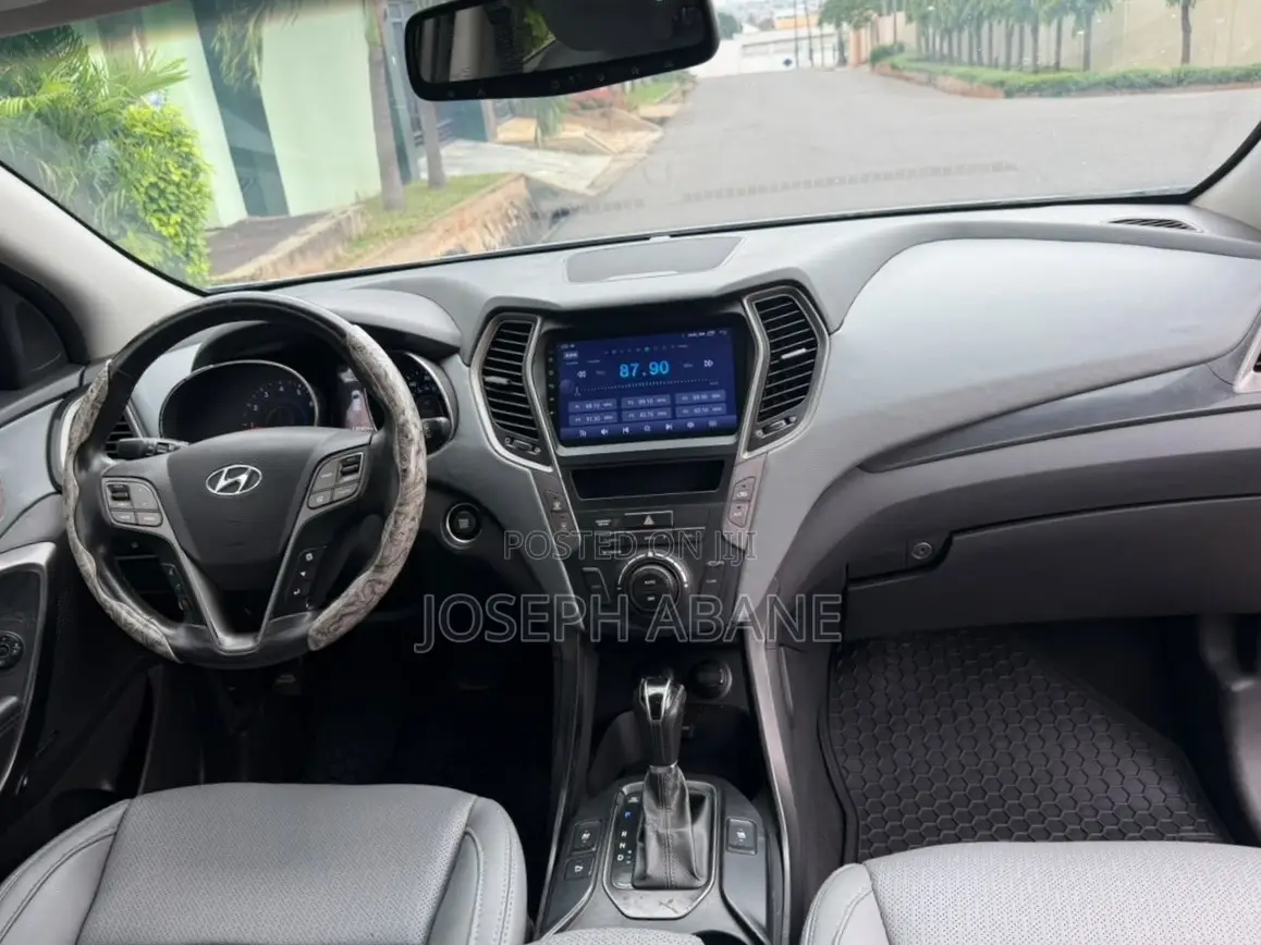 Hyundai Santa Fe Limited 4dr SUV (3.3L 6cyl 6A) 2014 Gray
