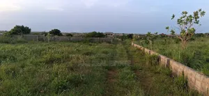 Half Plot : Mounted Pillars - Prampram