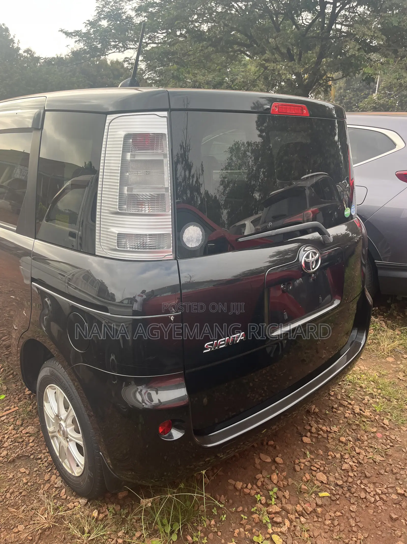 Toyota Sienta 1.5 FWD 2013 Black