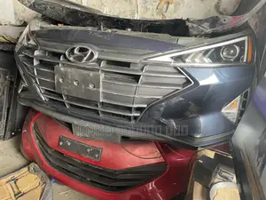 Hyundai Elantra 2019-2020 Front-Cut