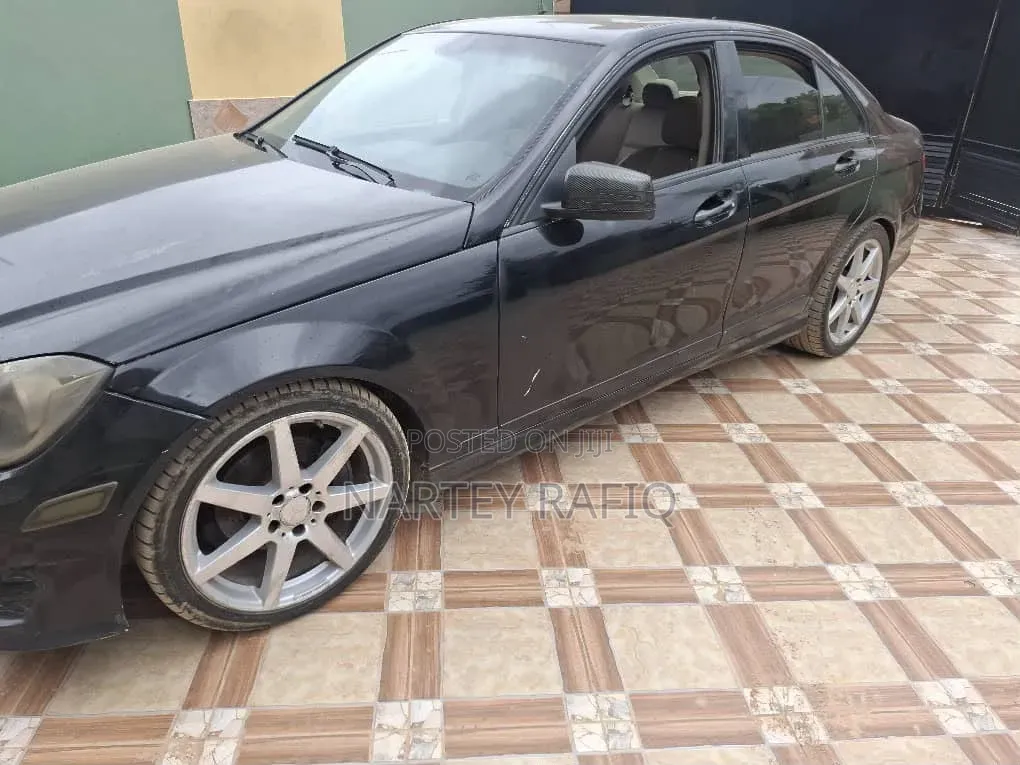 Mercedes-Benz C250 2012 Black
