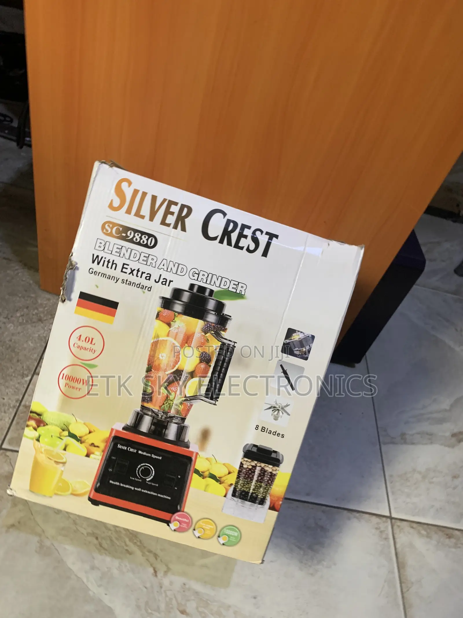 Extremely Silver Crest Blender