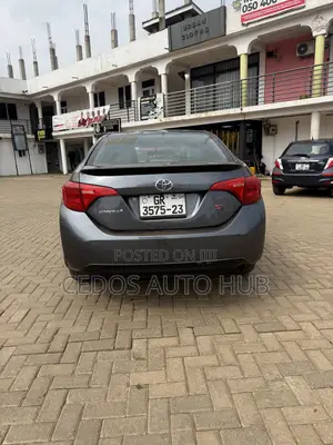 Toyota Corolla SE (1.8L 4cyl 2A) 2018 Gray