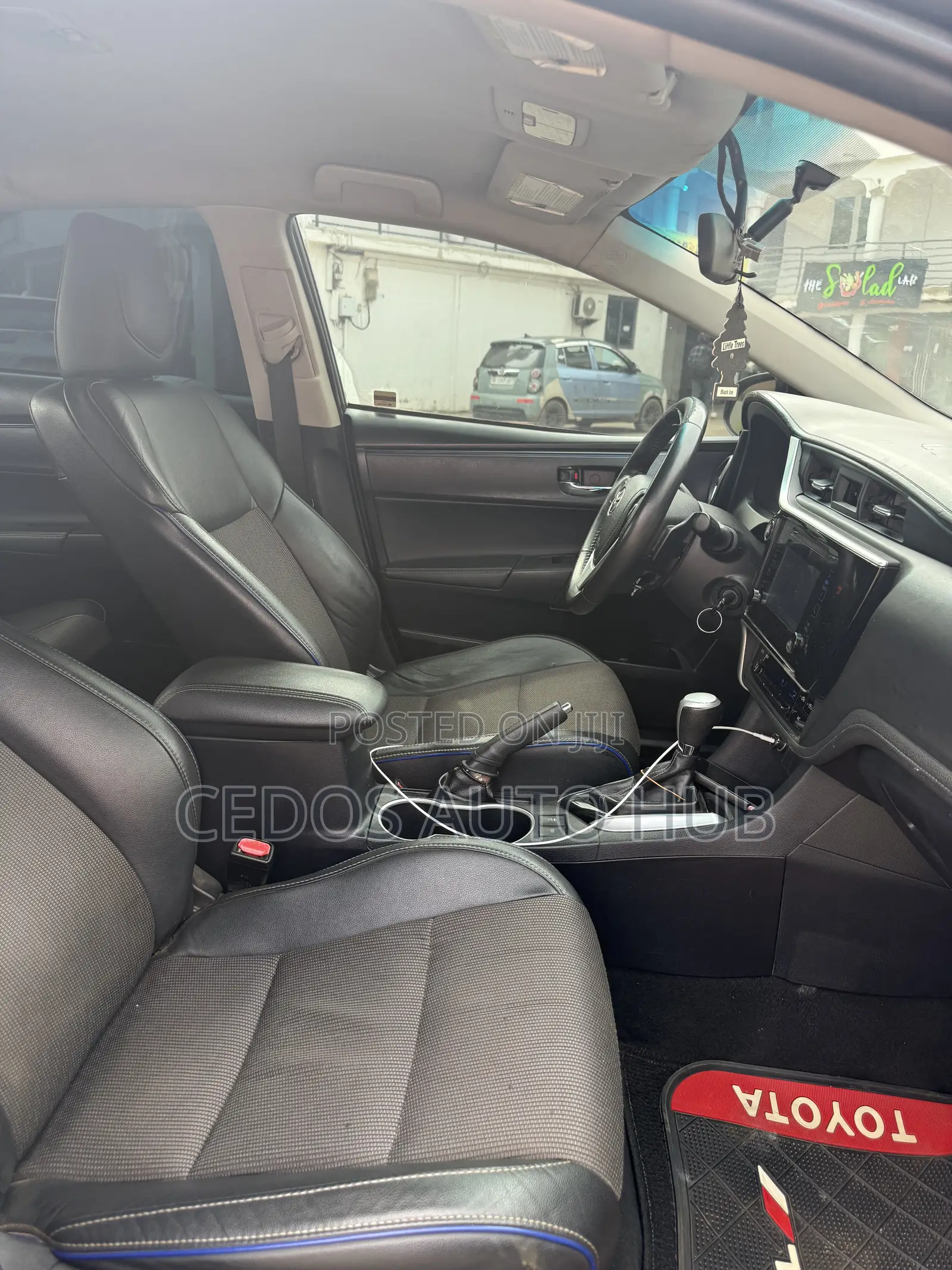 Toyota Corolla SE (1.8L 4cyl 2A) 2018 Gray