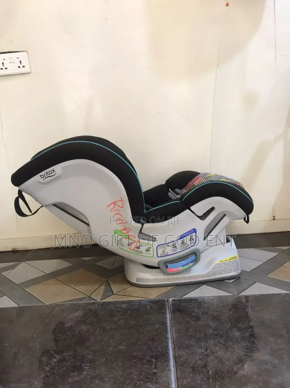 (252) Britax Boulevard ClickTight Convertible Car Seat,