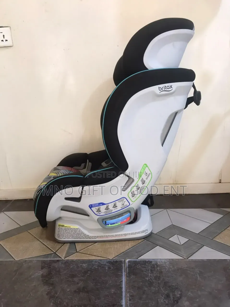 (252) Britax Boulevard ClickTight Convertible Car Seat,