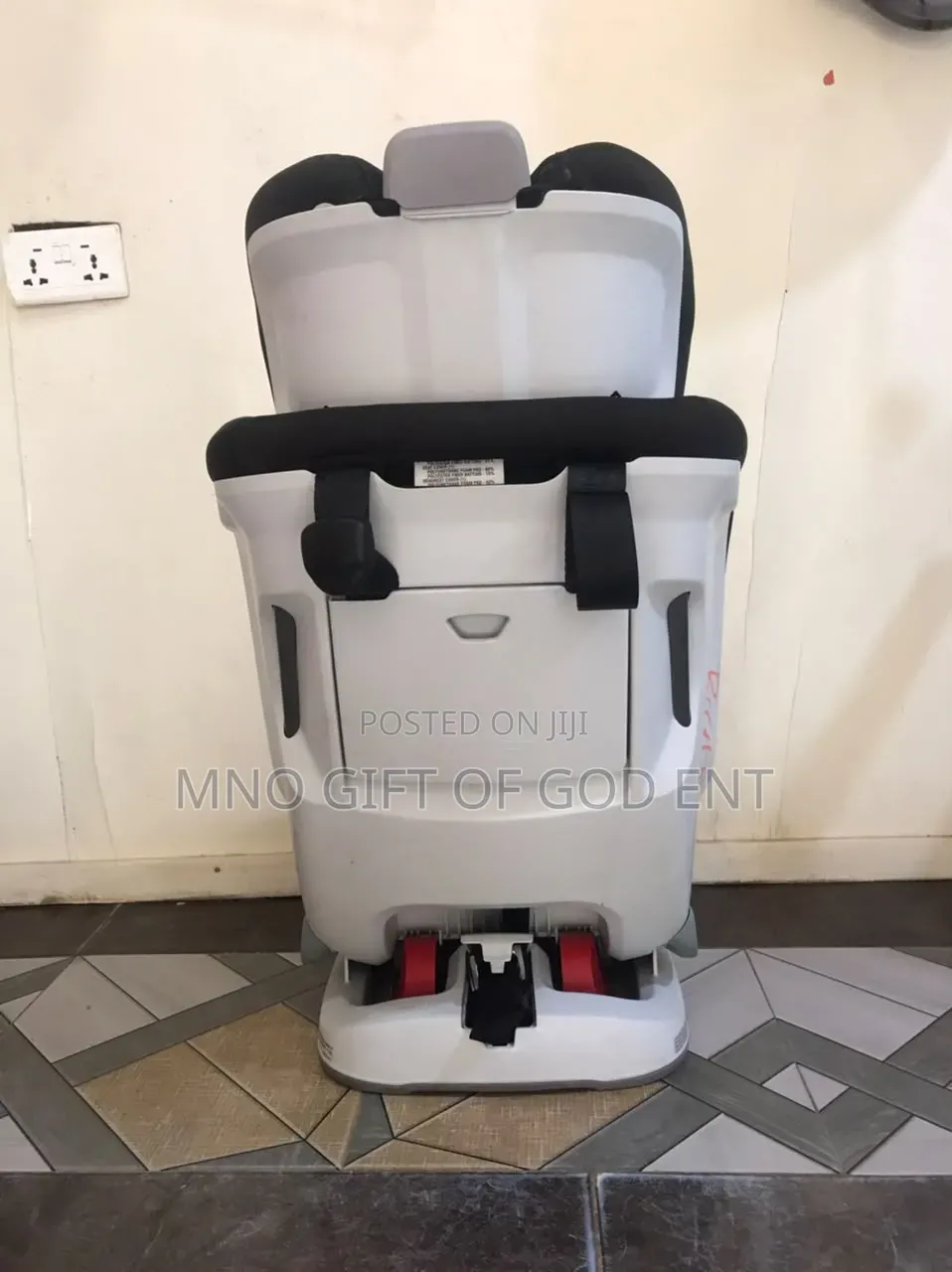 (252) Britax Boulevard ClickTight Convertible Car Seat,