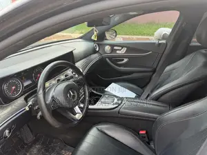 Mercedes-Benz E300 4Matic AWD Sedan (2.0L 4cyl 9A) 2017 Black