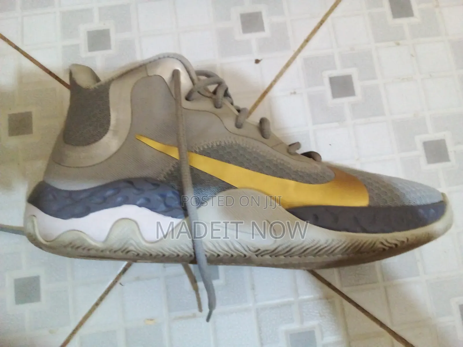 Original "Nike" Basketball Sneaker