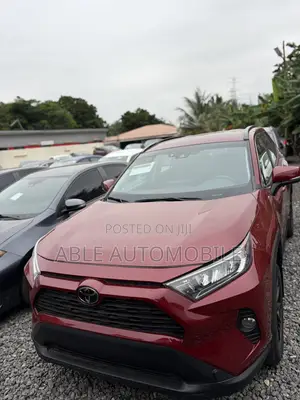 Toyota RAV4 XLE 2021 Red