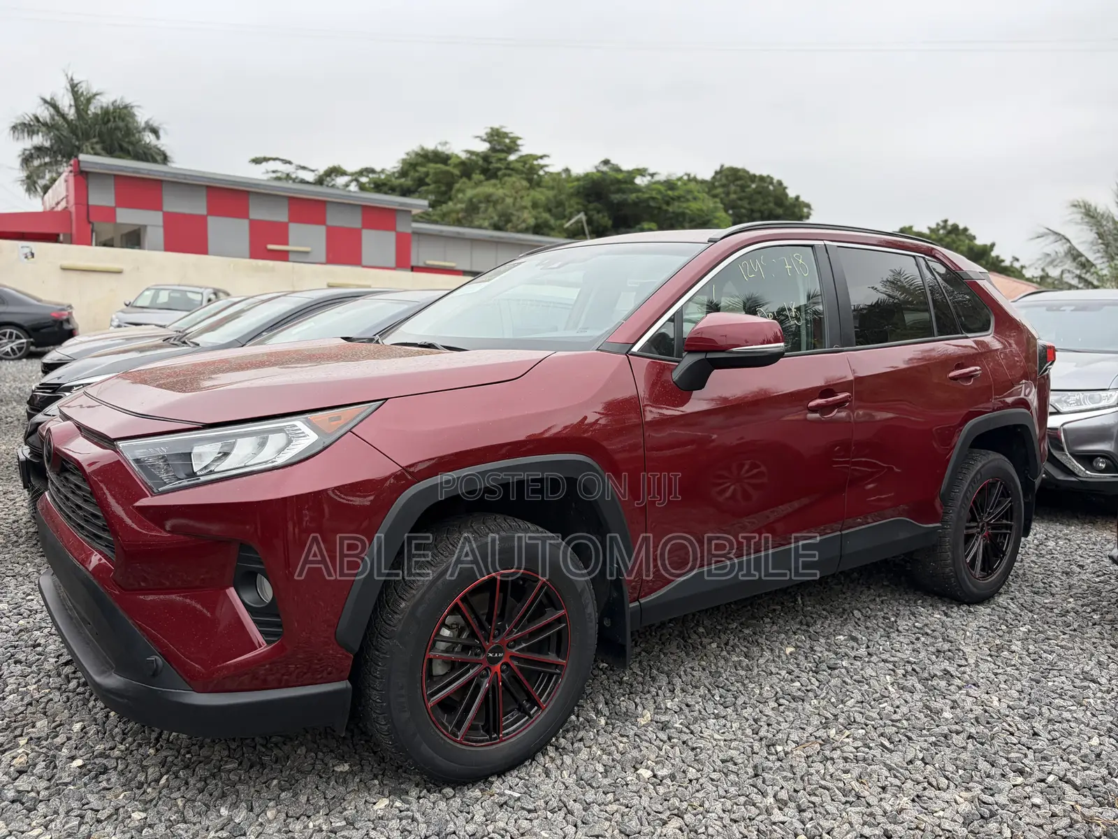 Toyota RAV4 XLE 2021 Red