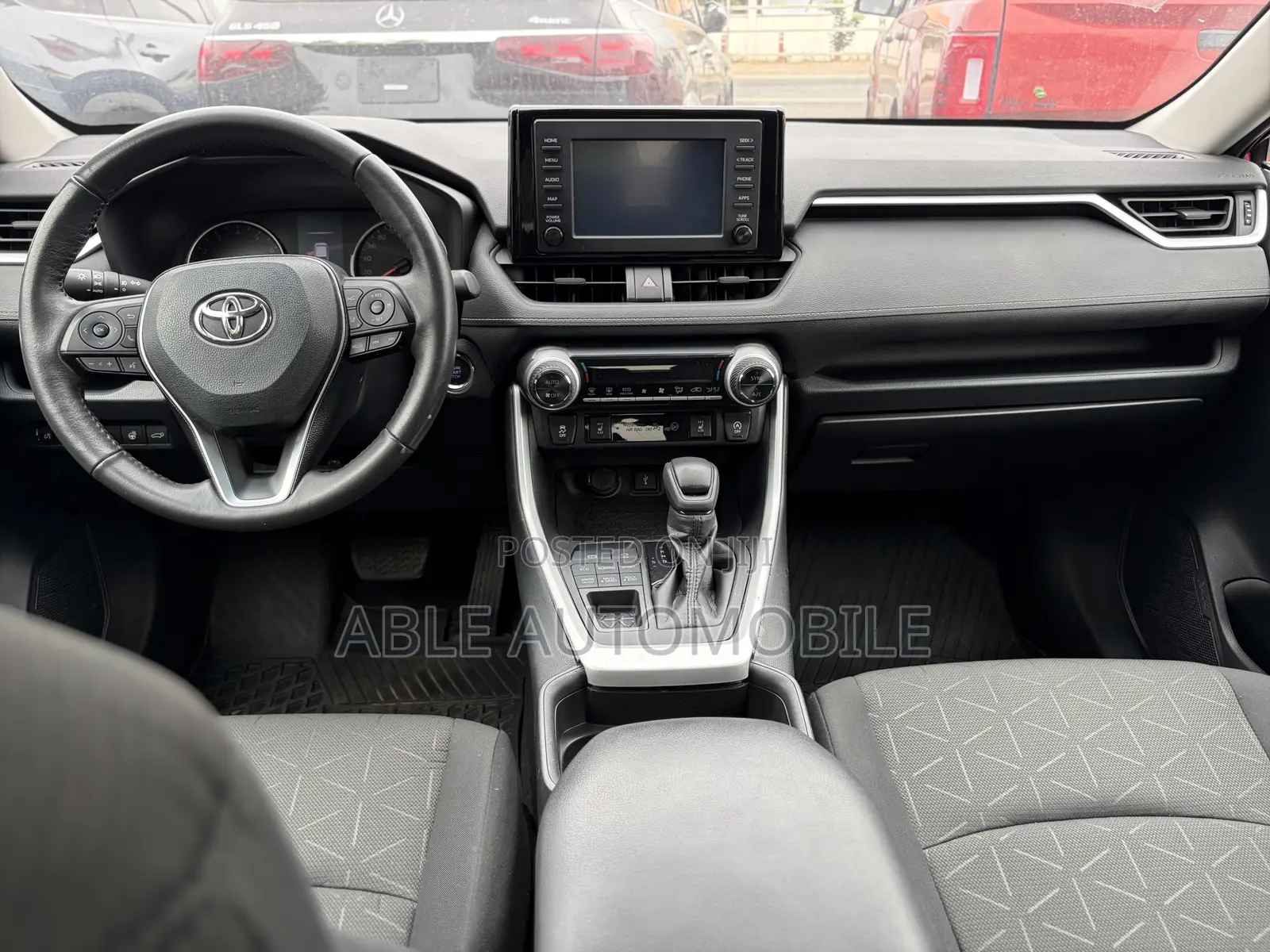 Toyota RAV4 XLE 2021 Red