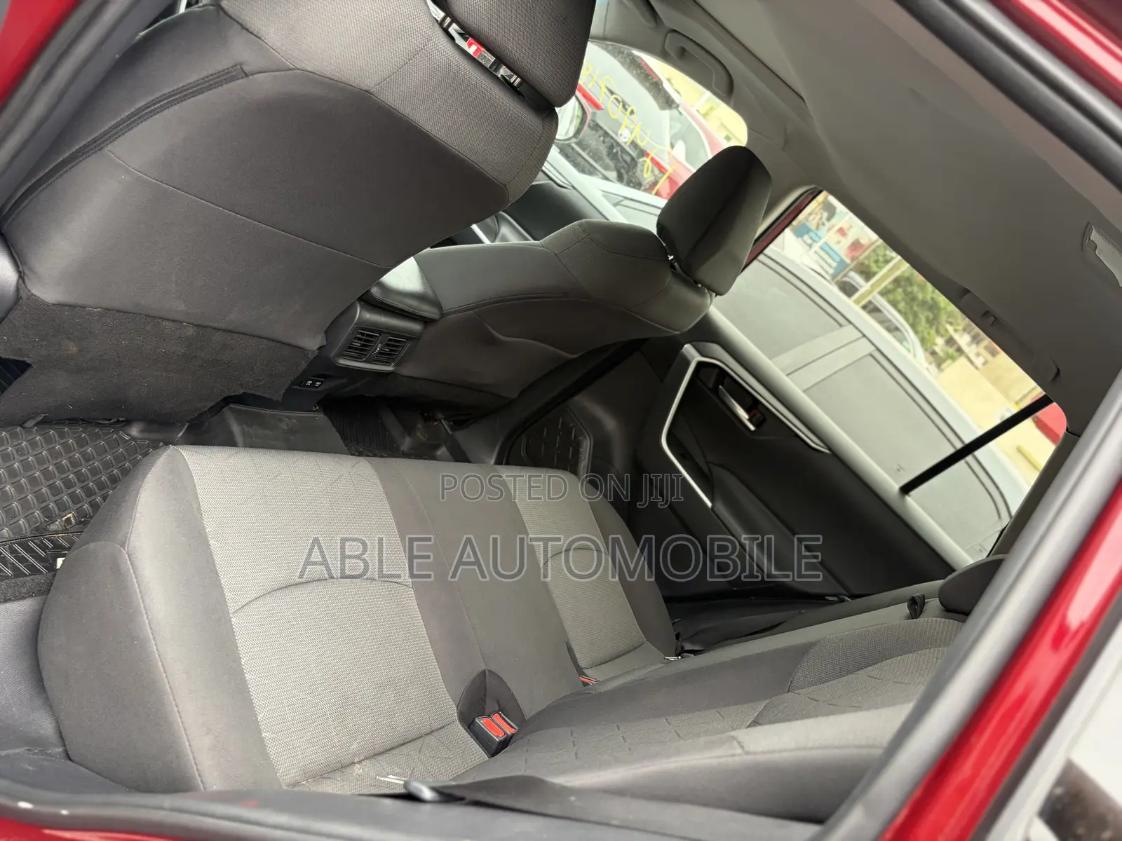 Toyota RAV4 XLE 2021 Red