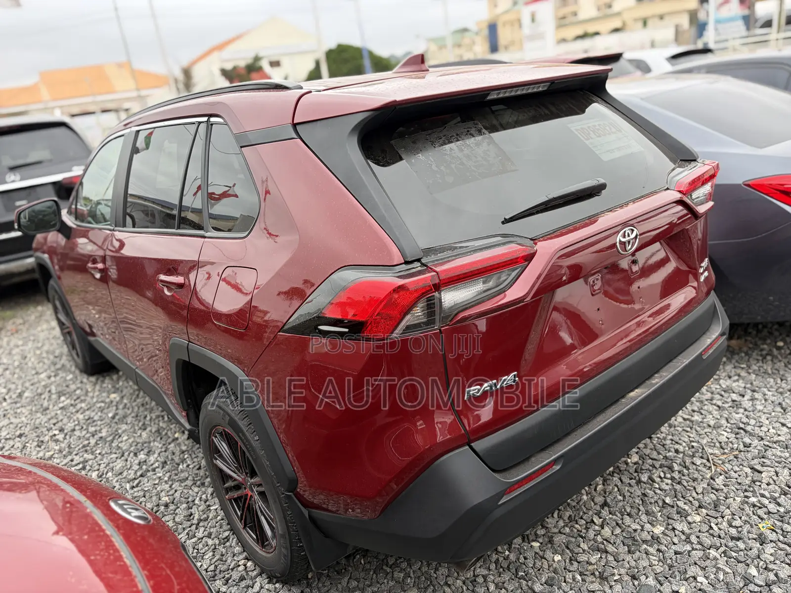 Toyota RAV4 XLE 2021 Red