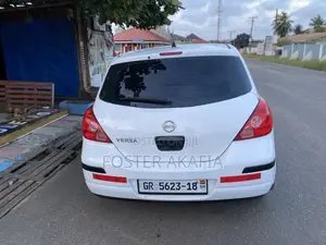 Nissan Versa 1.8 S Hatch 2008 White