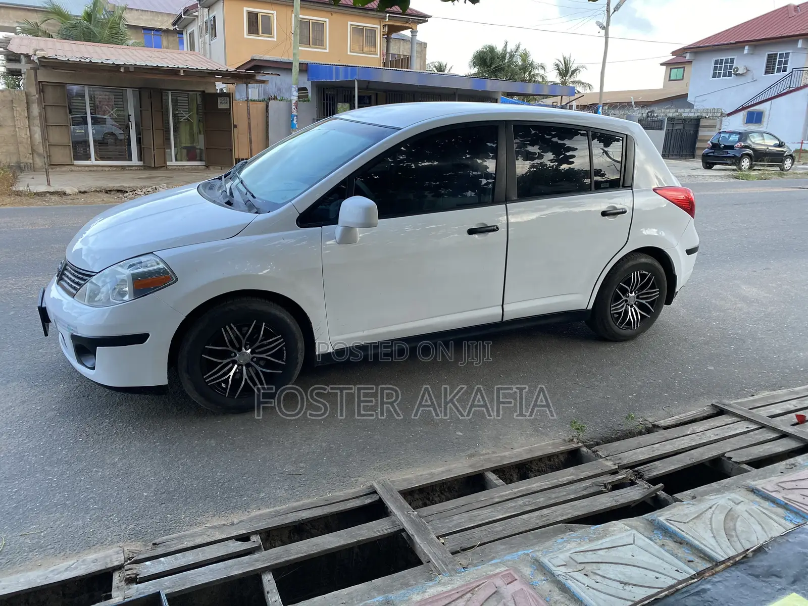 Nissan Versa 1.8 S Hatch 2008 White