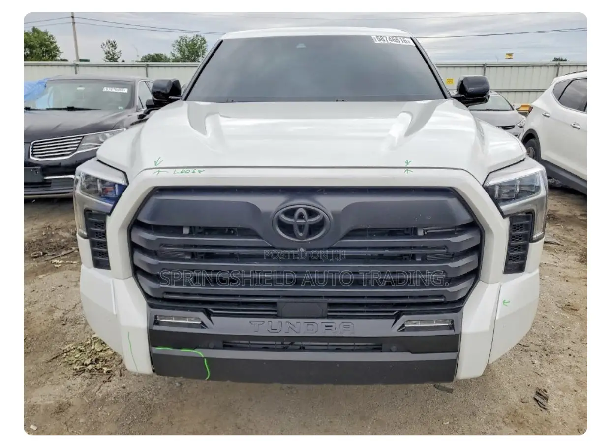 Toyota Tundra 2025 White