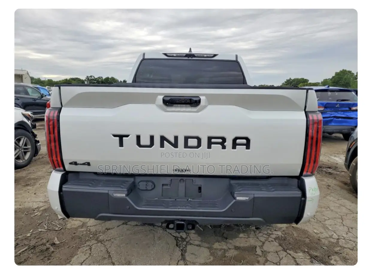 Toyota Tundra 2025 White