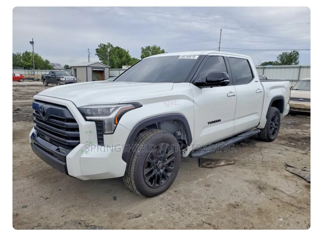 Toyota Tundra 2025 White