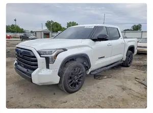 Toyota Tundra 2025 White