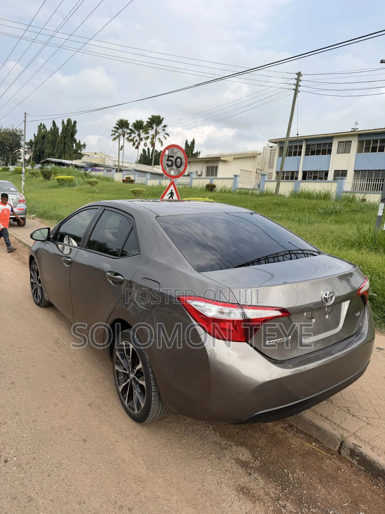 Toyota Corolla L (1.8L 4cyl 2A) 2018 Gray
