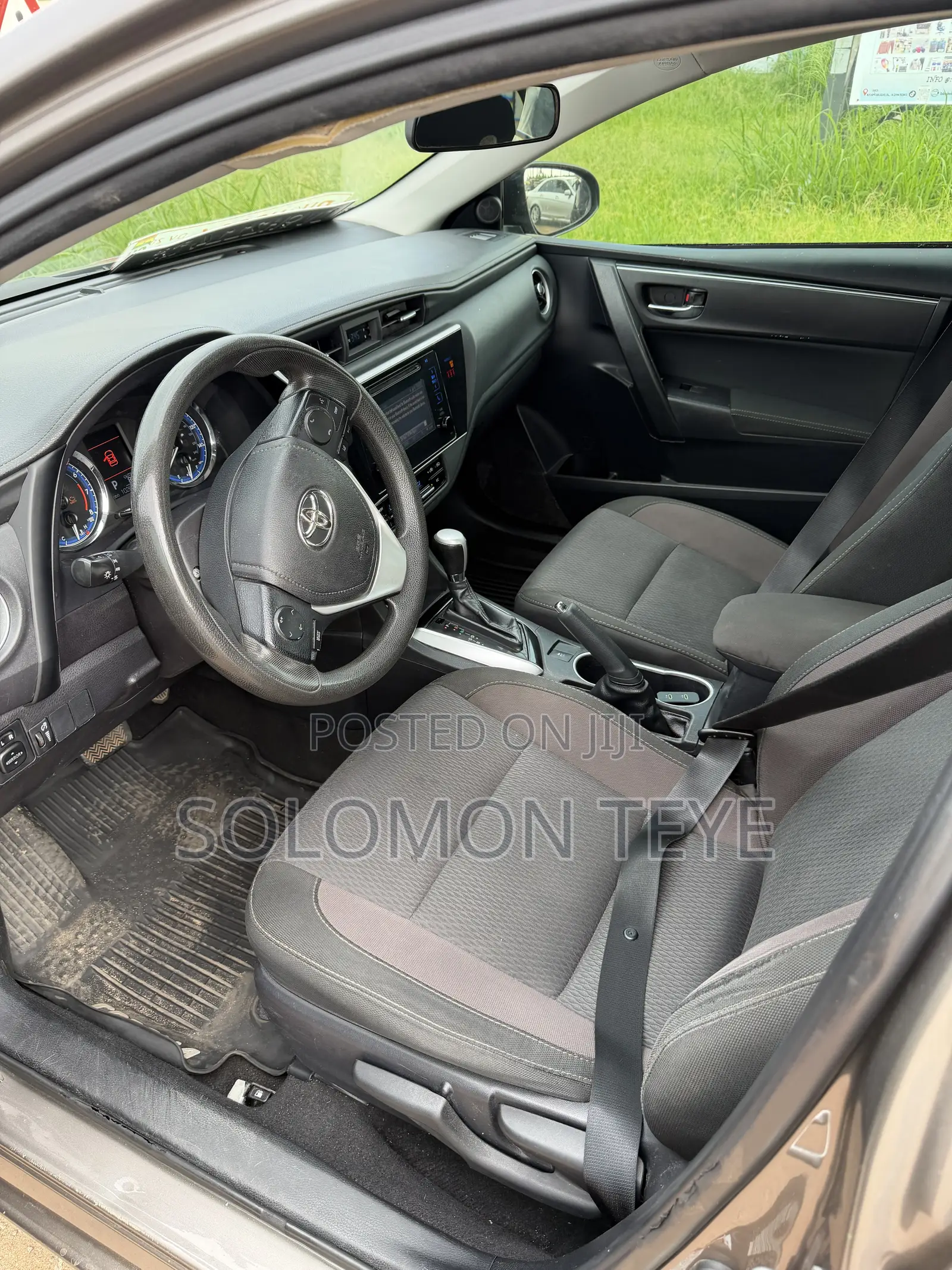Toyota Corolla L (1.8L 4cyl 2A) 2018 Gray