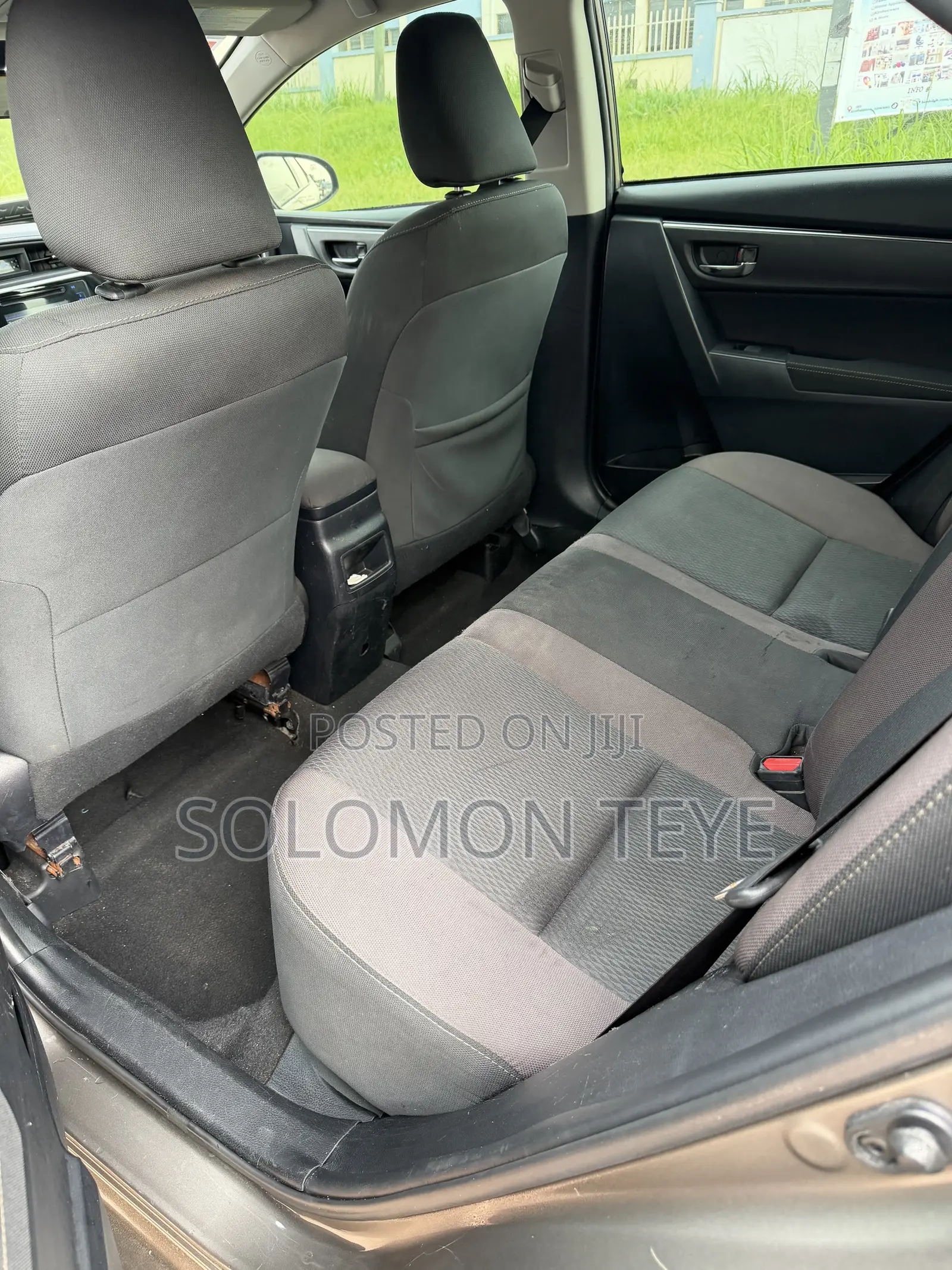 Toyota Corolla L (1.8L 4cyl 2A) 2018 Gray