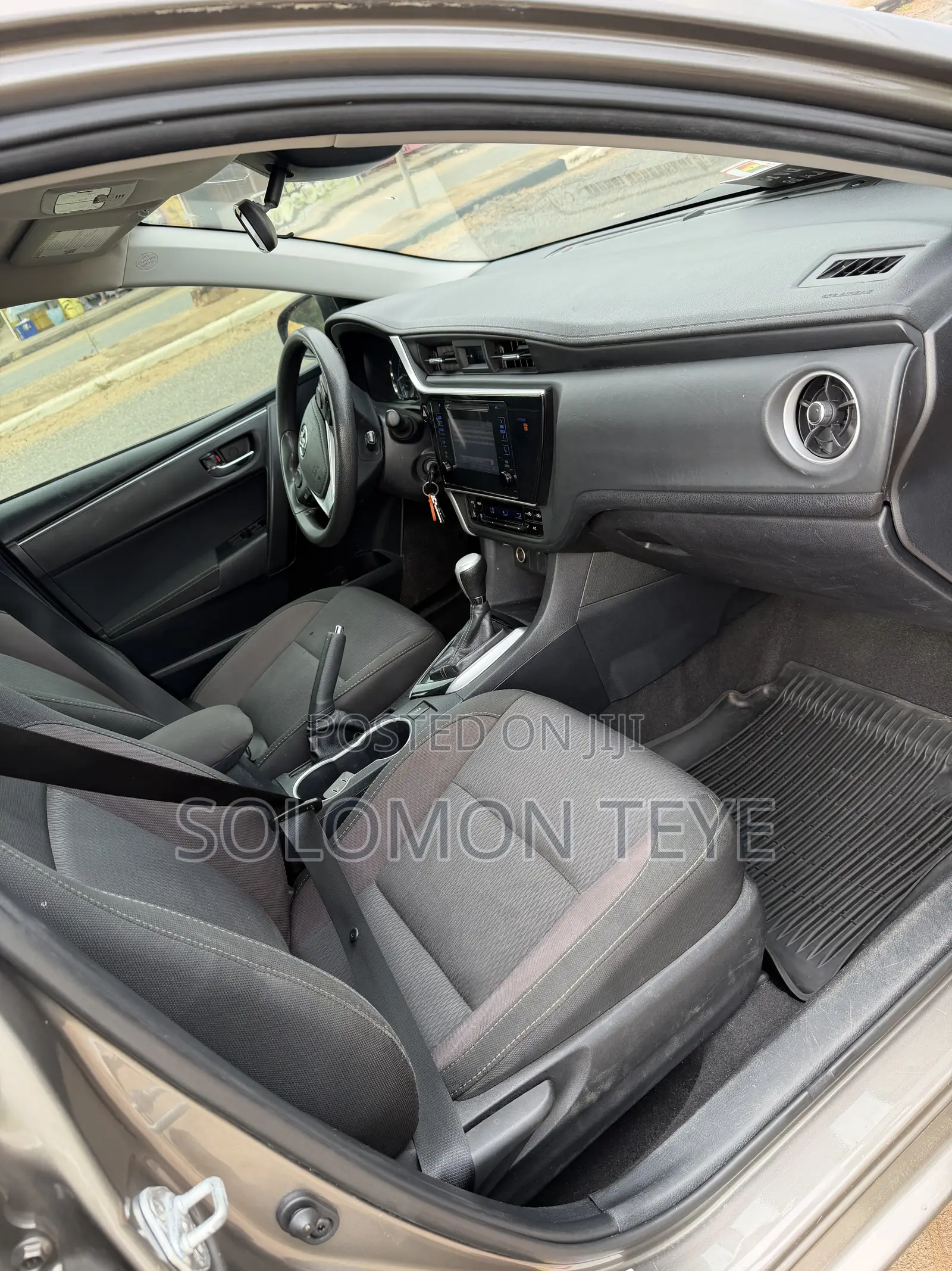 Toyota Corolla L (1.8L 4cyl 2A) 2018 Gray
