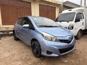 Toyota Vitz 1.0 FWD 3dr 2012 Blue