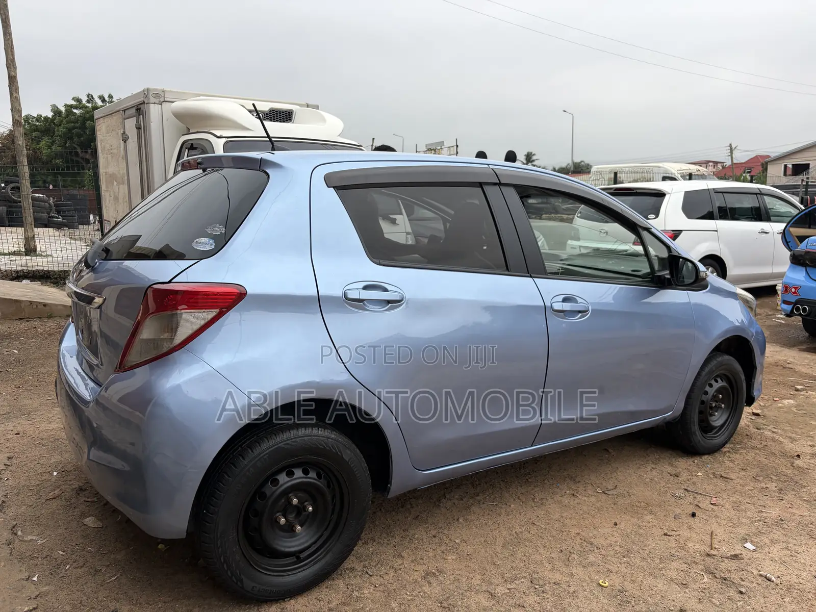 Toyota Vitz 1.0 FWD 3dr 2012 Blue