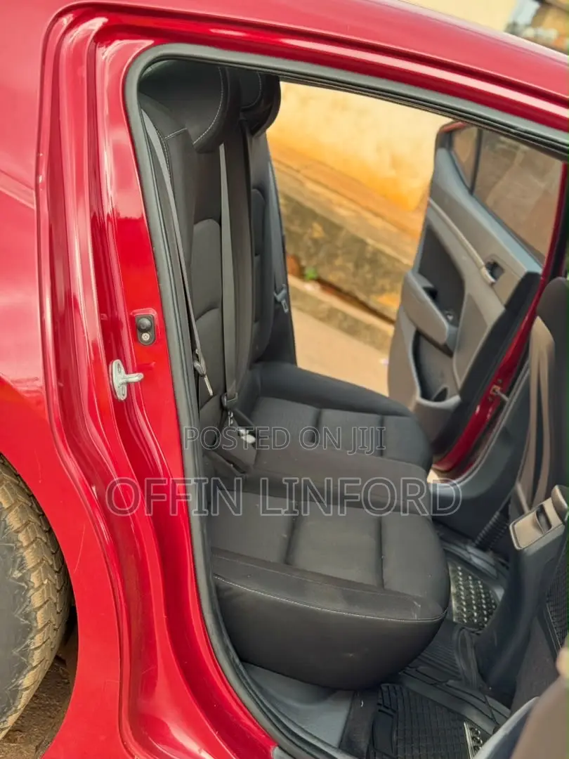 Hyundai Elantra Limited Sedan FWD (2.0L 4cyl 6A) 2017 Red