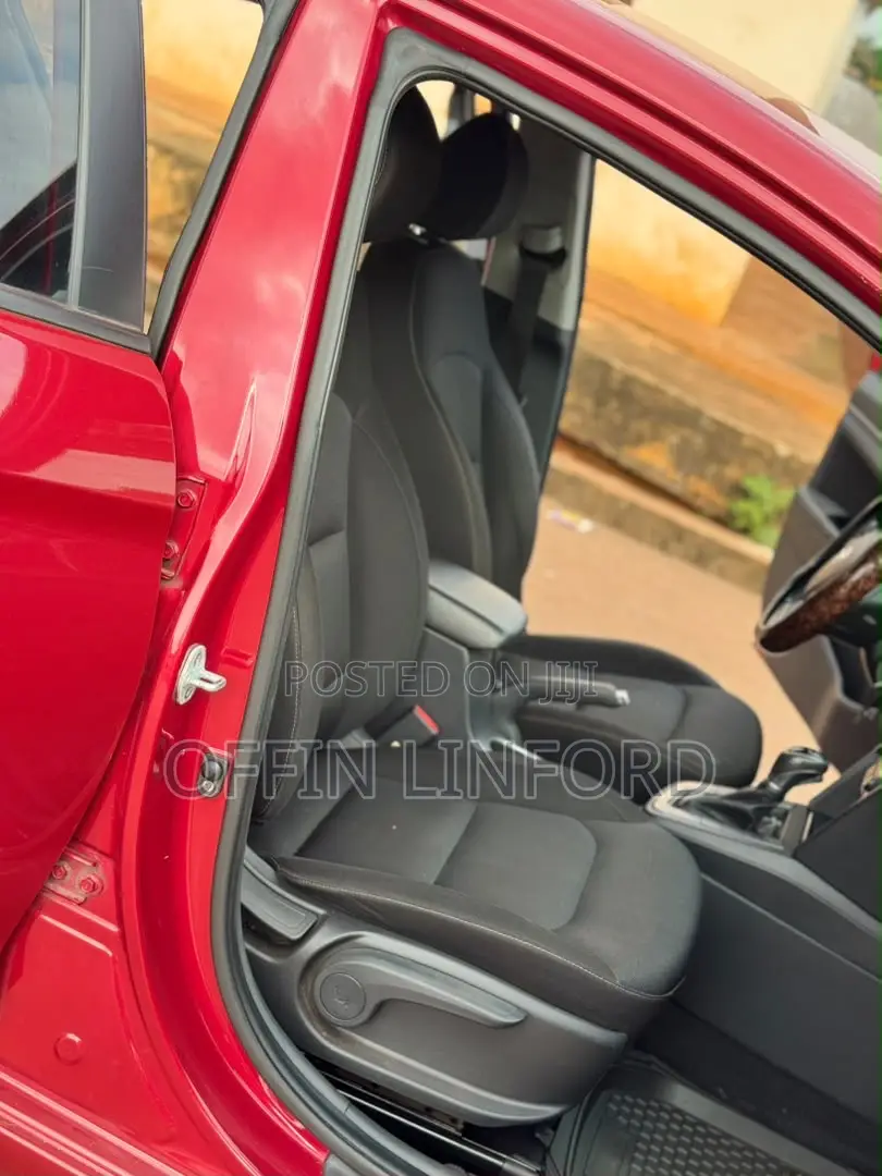 Hyundai Elantra Limited Sedan FWD (2.0L 4cyl 6A) 2017 Red