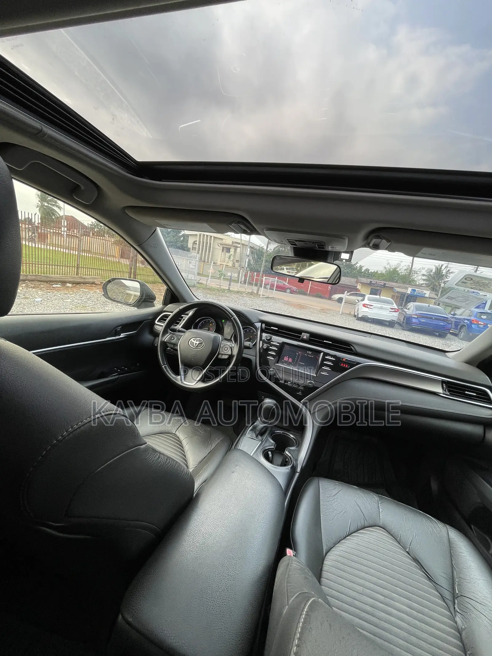 Toyota Camry SE FWD (2.5L 4cyl 8AM) 2018 Blue