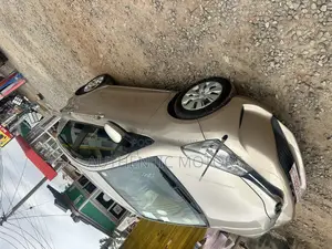Toyota Vitz 2016 Ivory