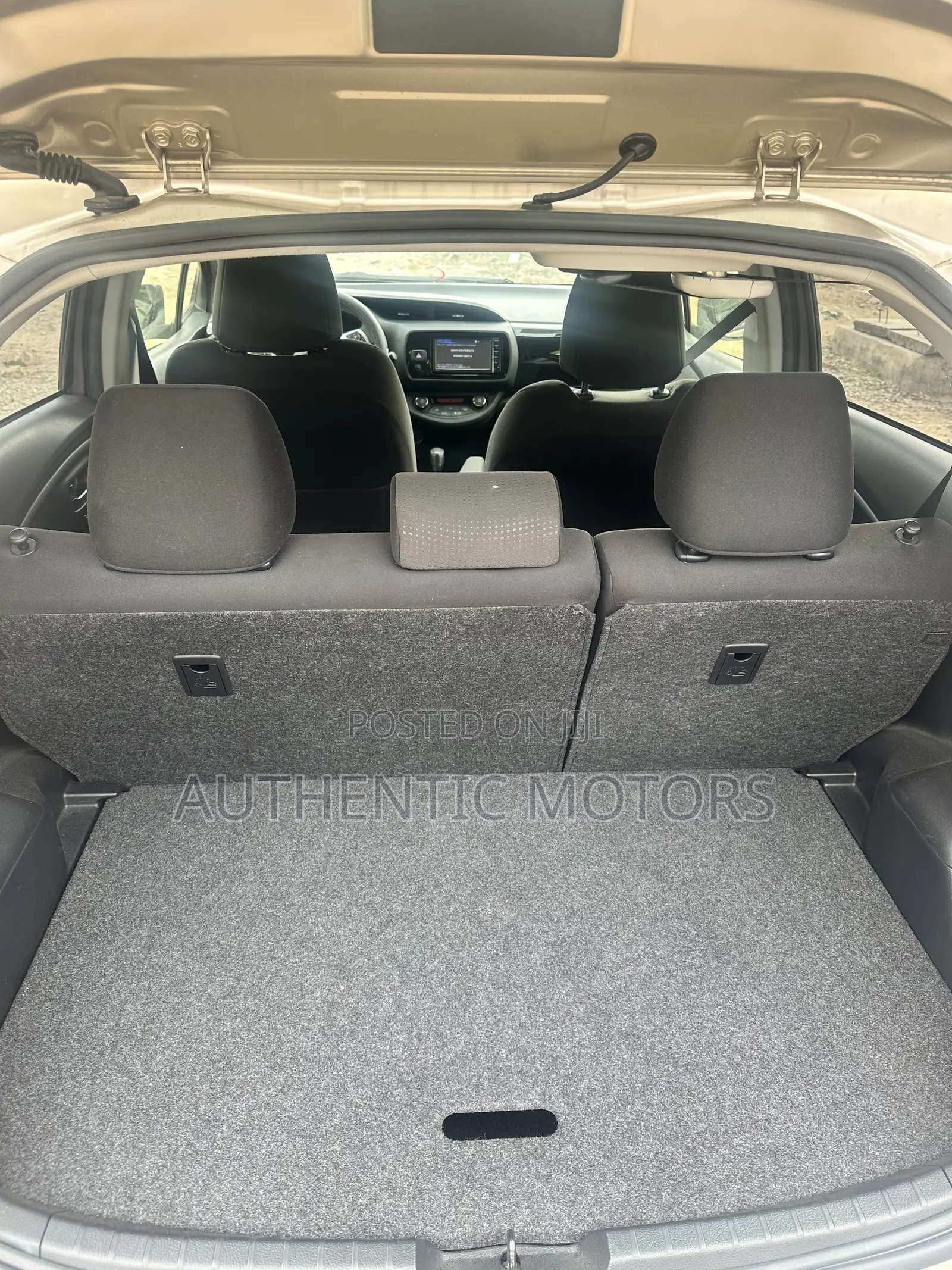 Toyota Vitz 2016 Ivory