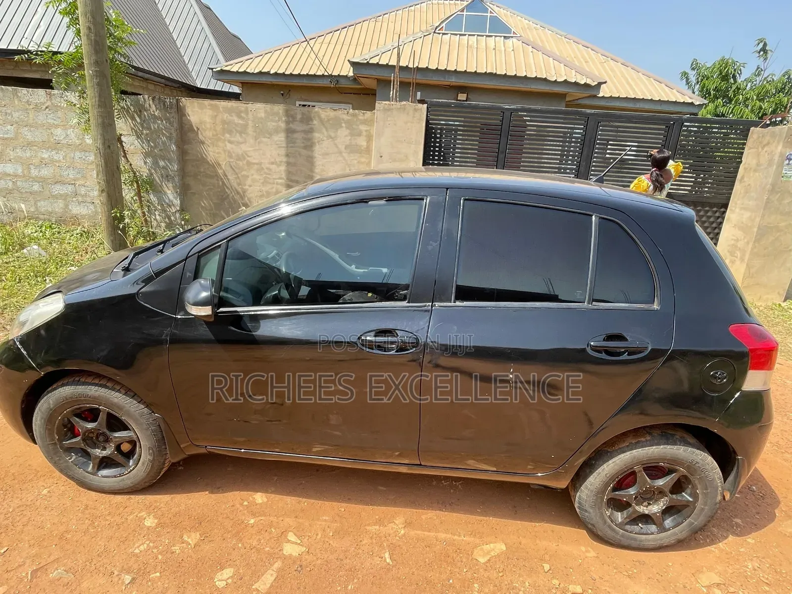Toyota Vitz 1.3 AWD 5dr 2010 Black