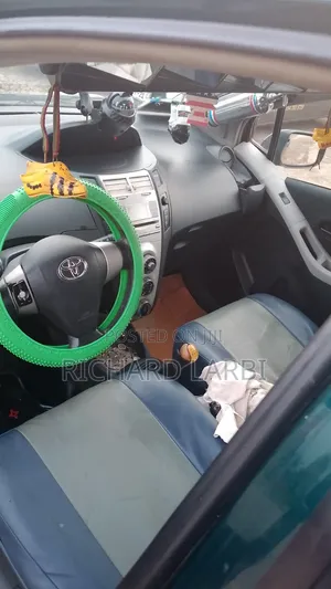 Toyota Yaris 2010 Green