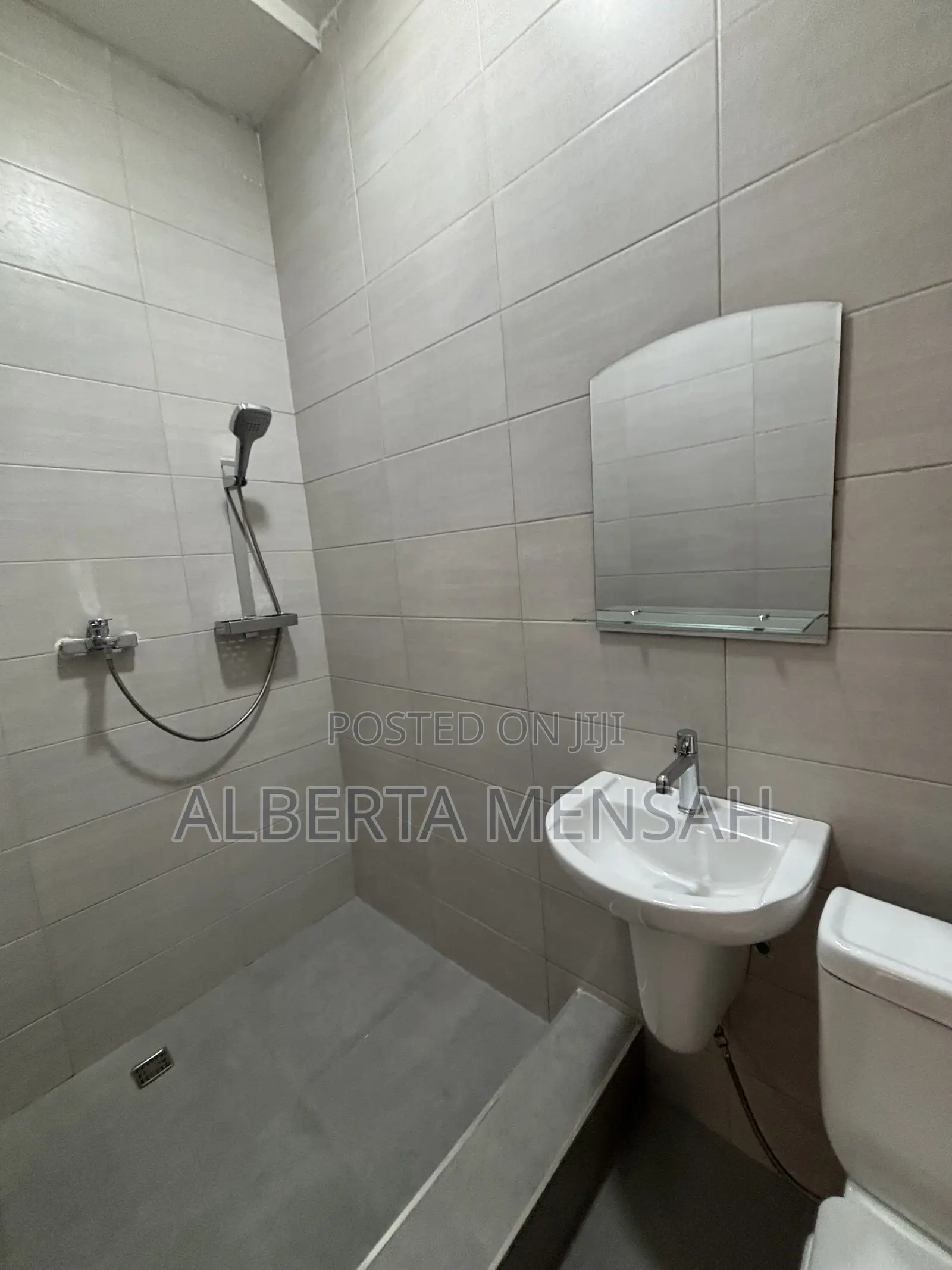 5bdrm Duplex in Adenta Housing Down for rent