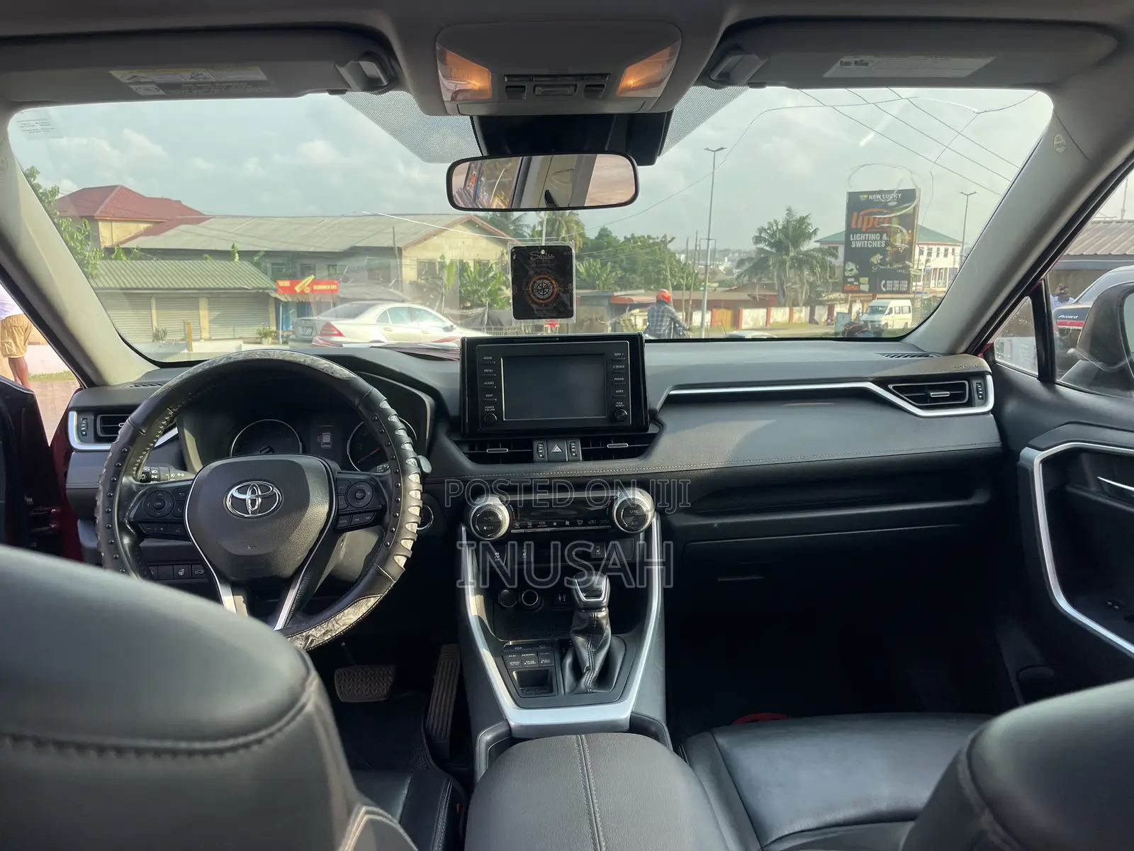Toyota RAV4 XLE AWD 2019 Red